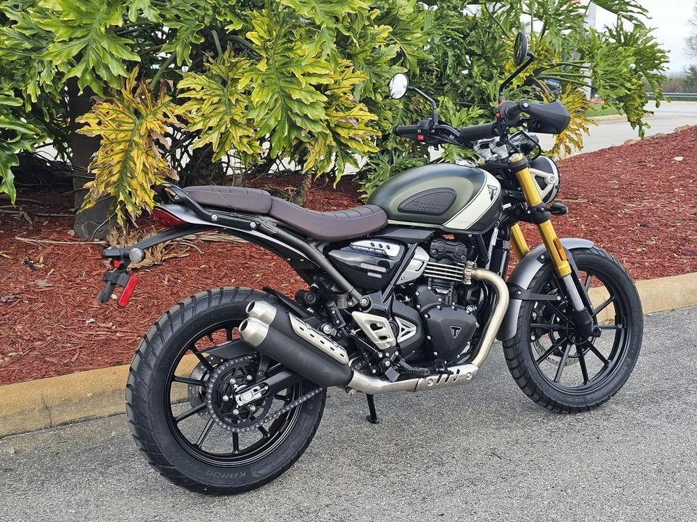 2026 Triumph Scrambler 400 X Matte Khaki Green/matte Fusion White