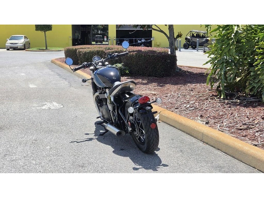 2026 Triumph Bonneville Bobber Interstellar Blue