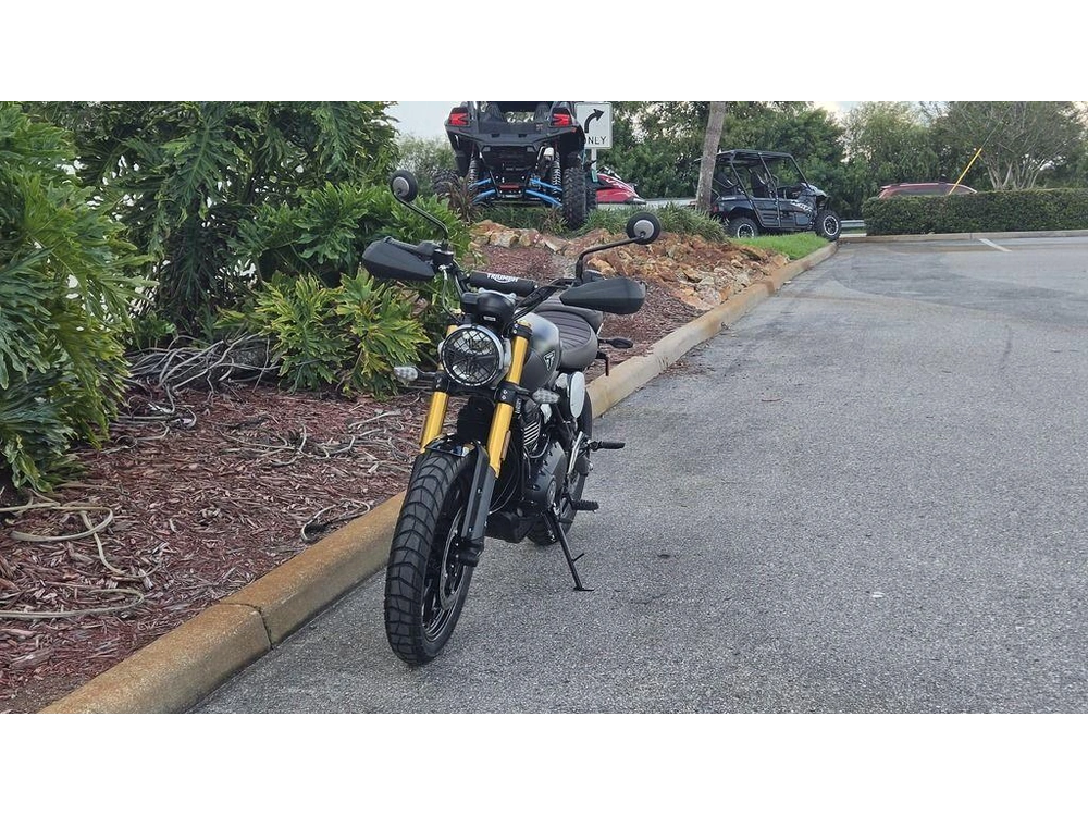 2027 Triumph Scrambler 400 X Matte Pewtergrey/matte Khaki Green