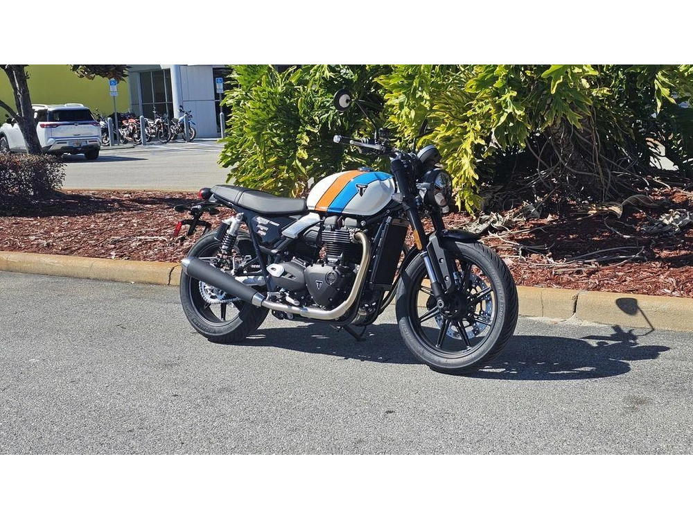 2026 Triumph Speed Twin 900 Pure White/maui Blue/tangerine Orange