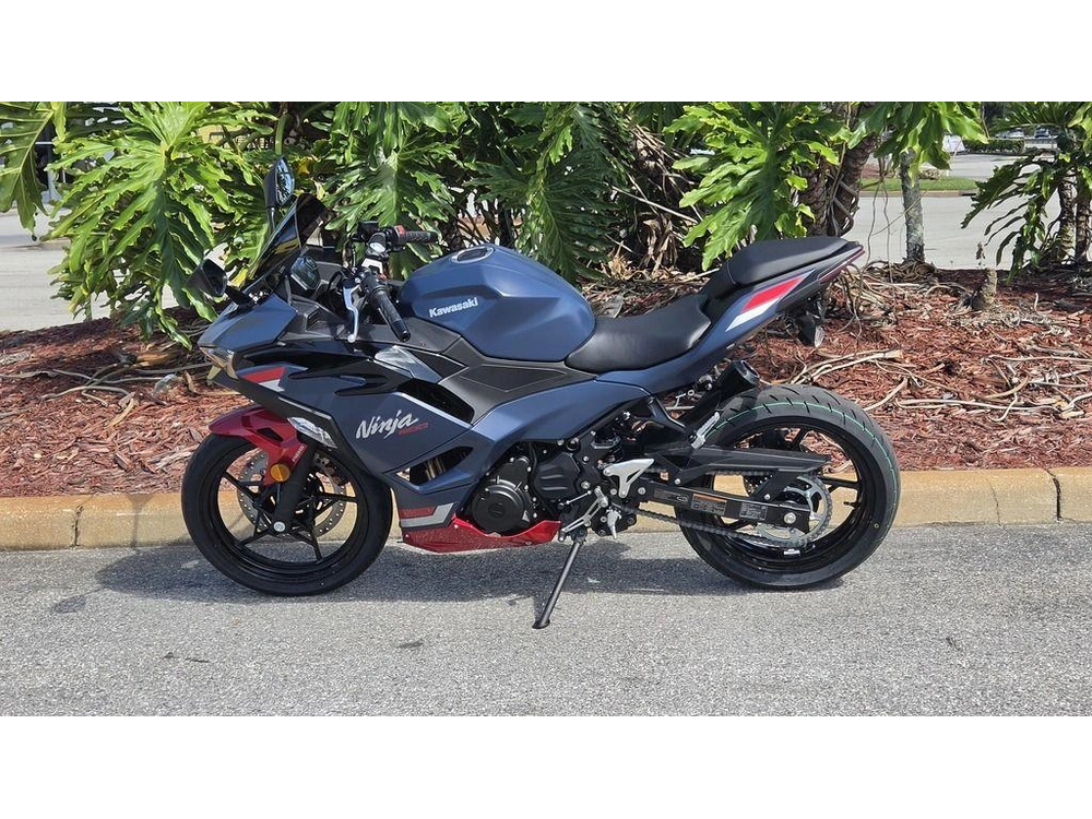 2026 Kawasaki Ninja® 500 Abs Metallic Matte Twilight Blue