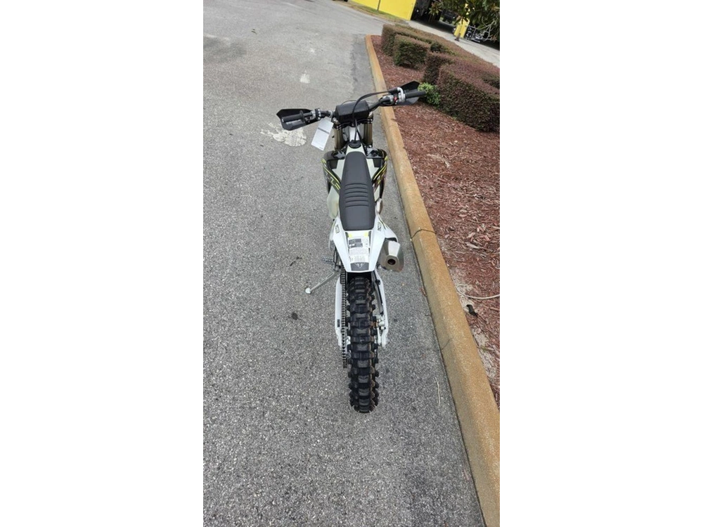 2026 Triumph Tf 450-c Jet Black/ Pure White