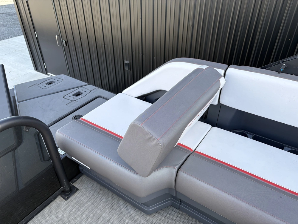 2025 Manitou Cruise 22 Switchback Stealth