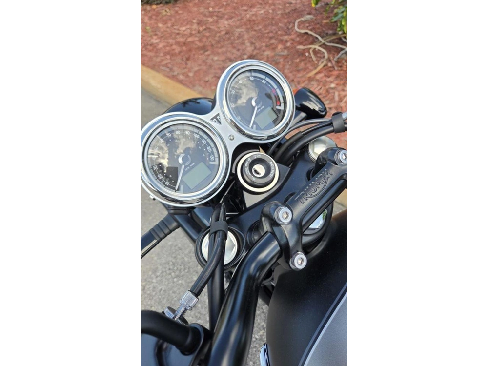 2026 Triumph Bonneville T120 Black Matt Silver Ice