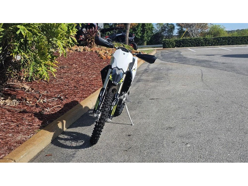 2026 Triumph Tf 250-c Jet Black/ Pure White