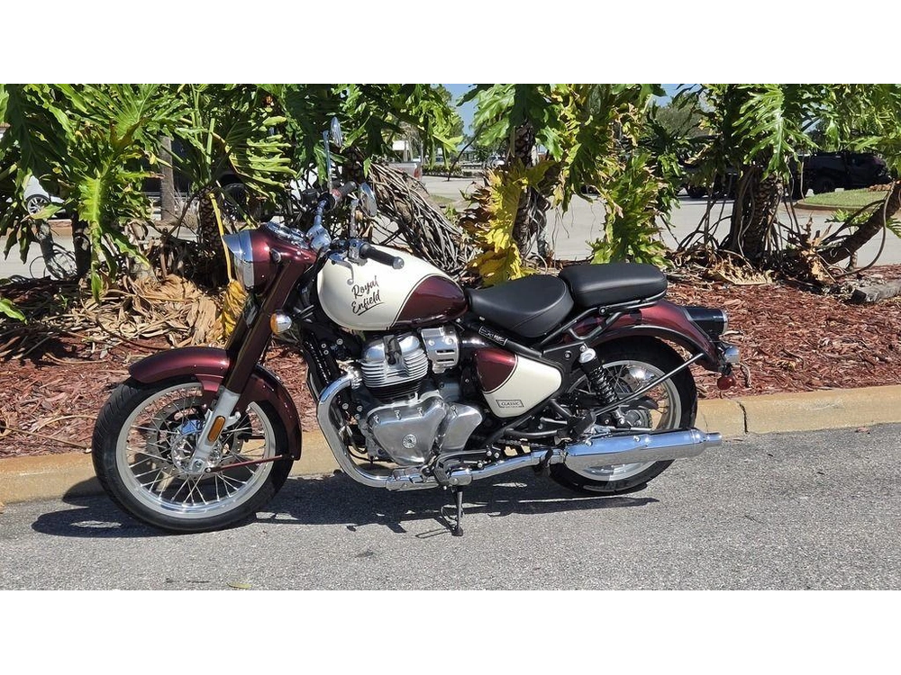 2026 Royal Enfield Classic 650 Vallam Red