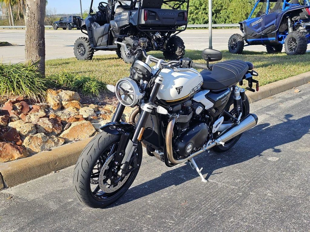 2025 Triumph Speed Twin 1200 Crystal White/sapphire Black