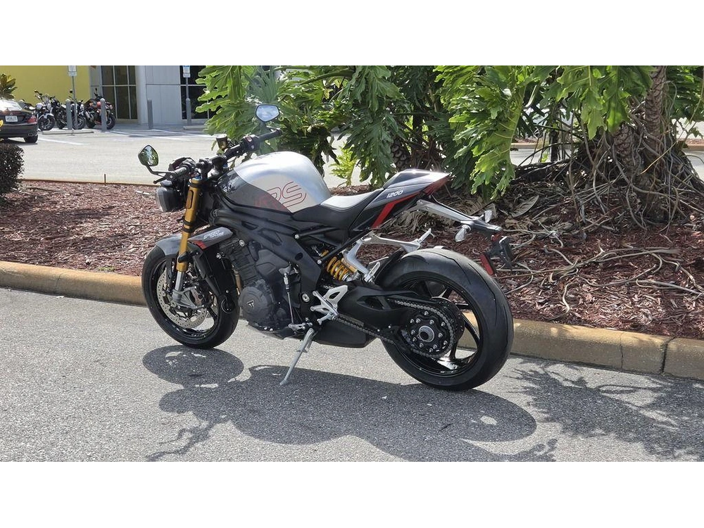 2026 Triumph Speed Triple 1200 Rs Granite/diablo Red