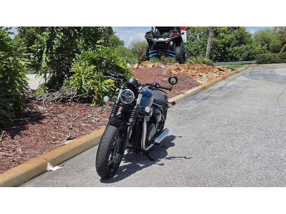 2026 Triumph Bonneville Bobber Interstellar Blue