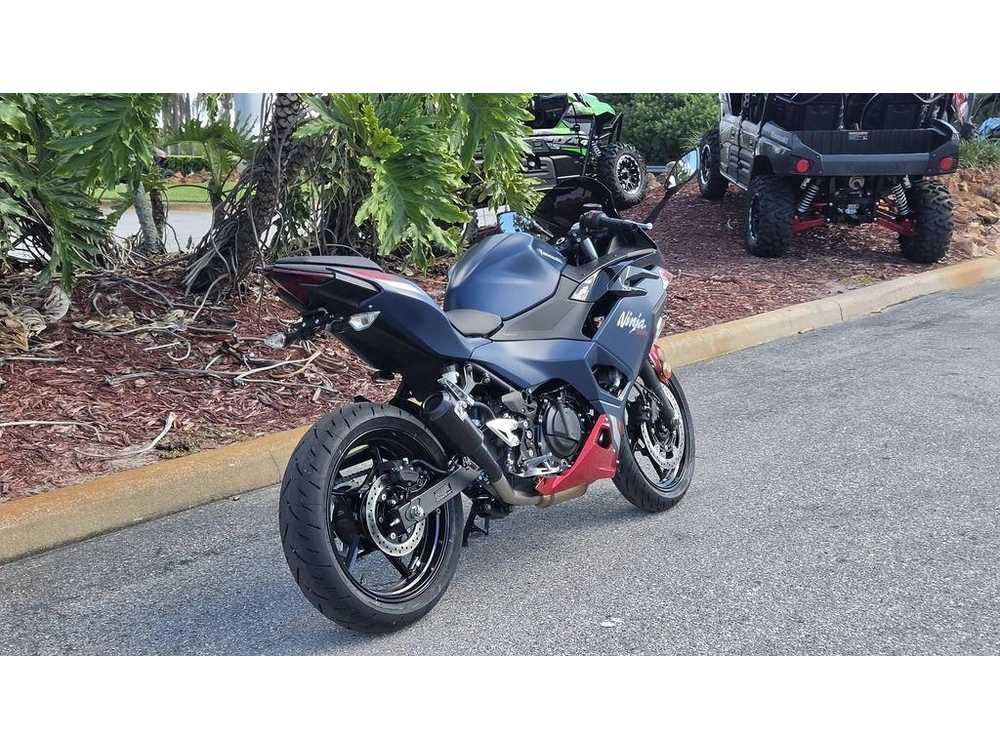 2026 Kawasaki Ninja® 500 Abs Metallic Matte Twilight Blue