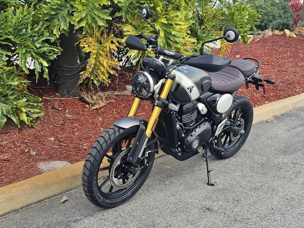 2026 Triumph Scrambler 400 X Matte Khaki Green/matte Fusion White
