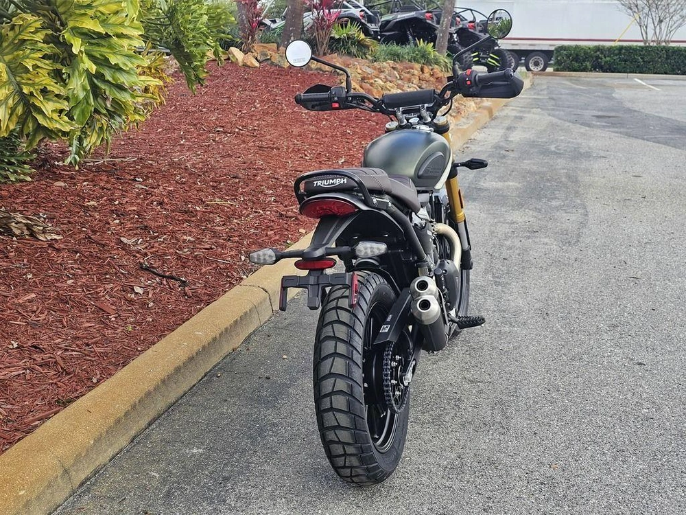 2026 Triumph Scrambler 400 X Matte Khaki Green/matte Fusion White