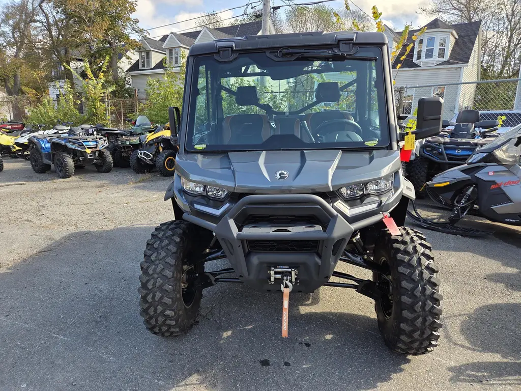 2024 Can-Am Defender Limited HD10