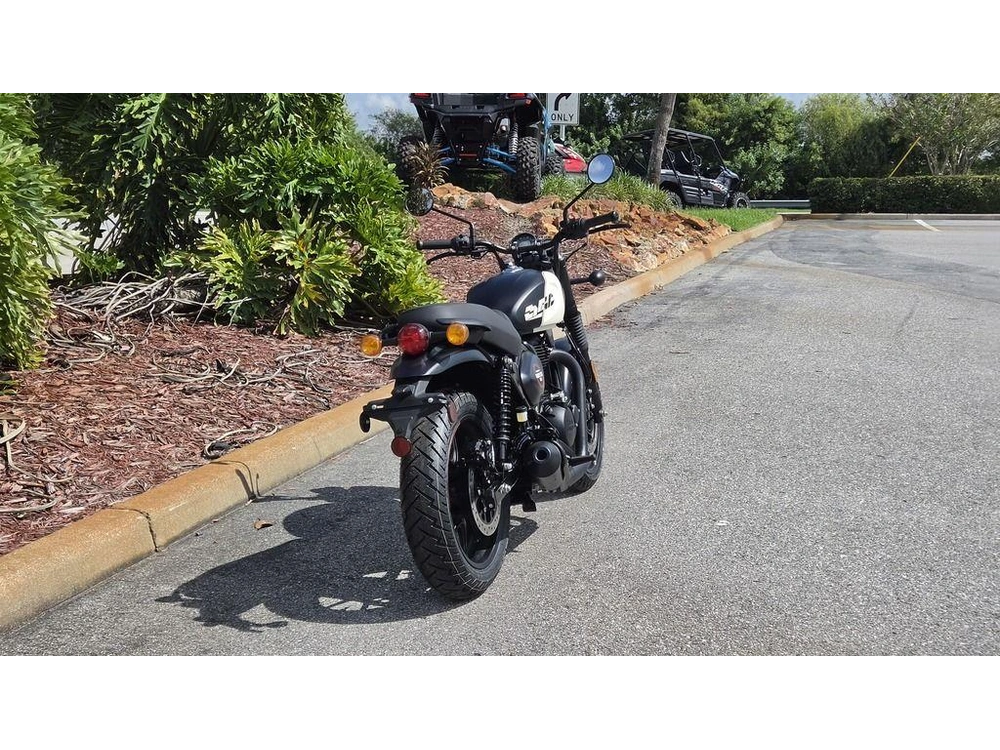 2027 Royal Enfield Hunter 350 Tokyo Black