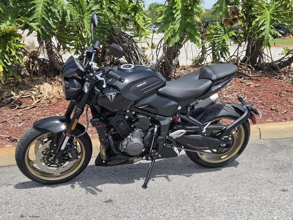 2026 Triumph Trident 800 Jet Black