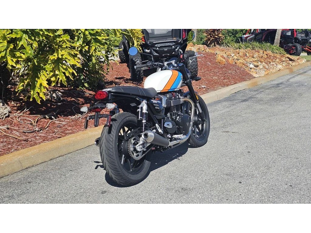 2026 Triumph Speed Twin 900 Pure White/maui Blue/tangerine Orange