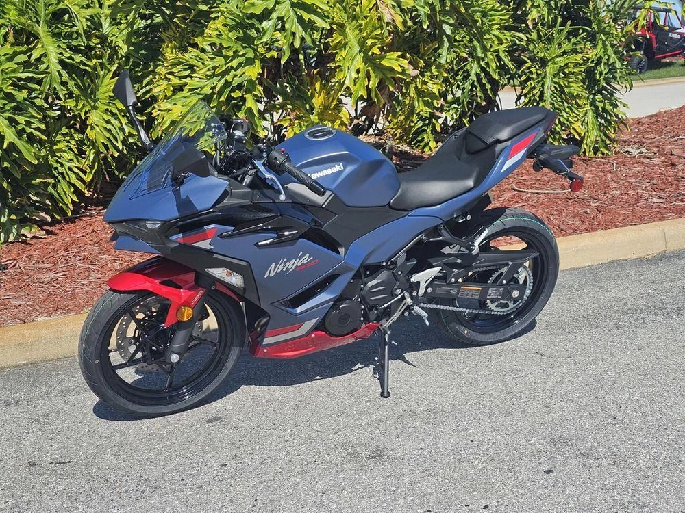 2026 Kawasaki Ninja® 500 Abs Metallic Matte Twilight Blue