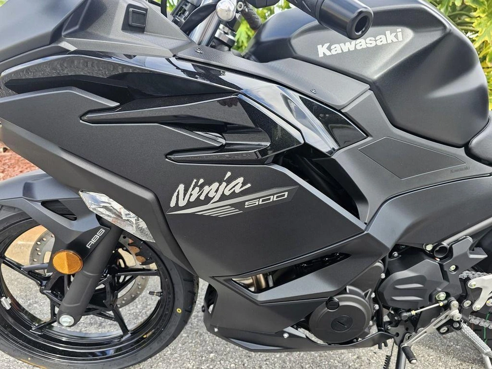 2026 Kawasaki Ninja® 500 Metallic Flat Spark Black