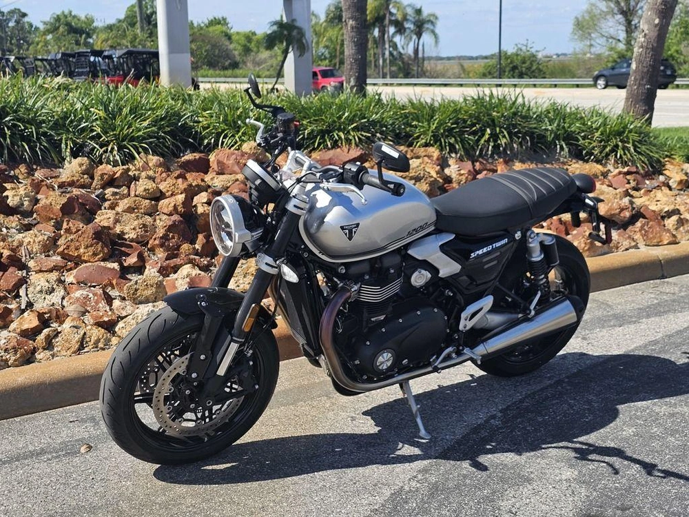 2025 Triumph Speed Twin 1200 Aluminum Silver
