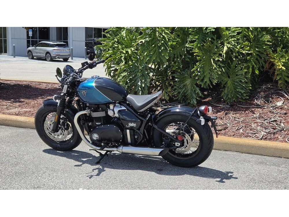 2026 Triumph Bonneville Bobber Interstellar Blue