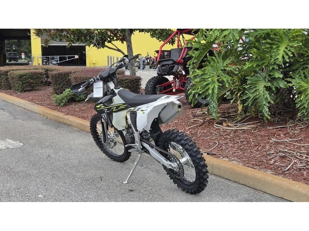 2026 Triumph Tf 450-c Jet Black/ Pure White
