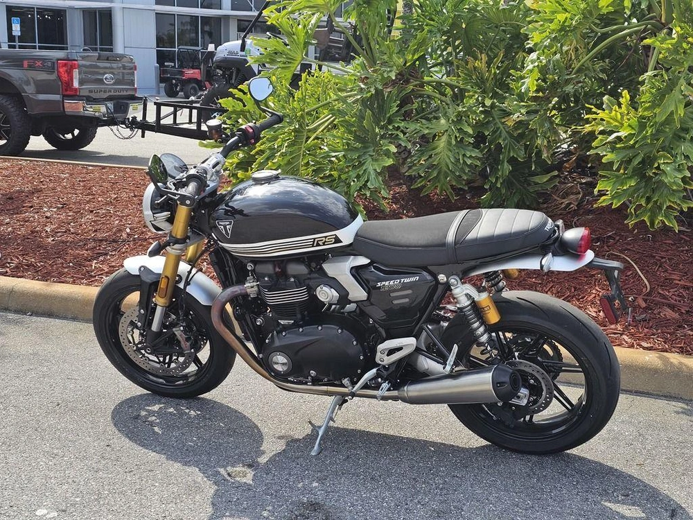 2025 Triumph Speed Twin 1200 Rs Sapphire Black