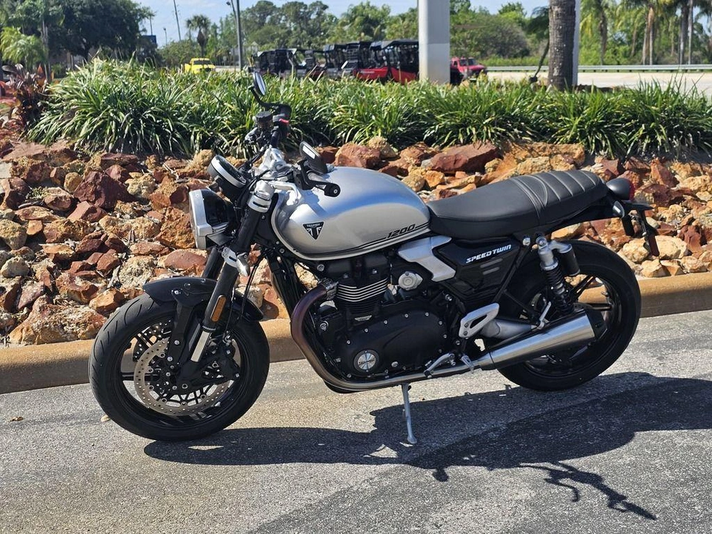 2025 Triumph Speed Twin 1200 Aluminum Silver