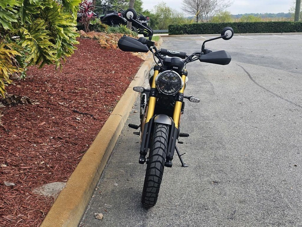 2026 Triumph Scrambler 400 X Matte Khaki Green/matte Fusion White