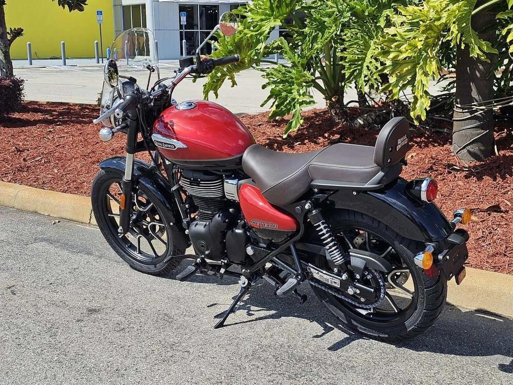 2024 Royal Enfield Meteor 350 Supernova Red