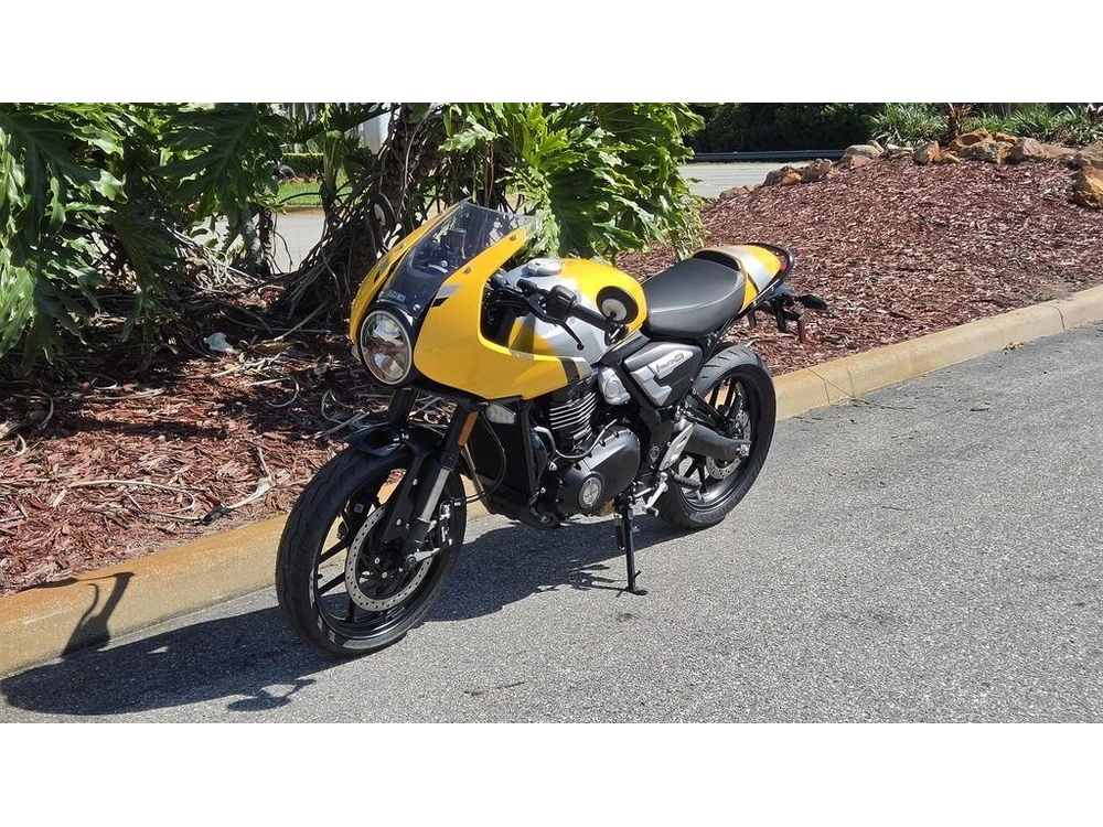 2026 Triumph Thruxton 400 Metallic Racing Yellow / Aluminium Silver