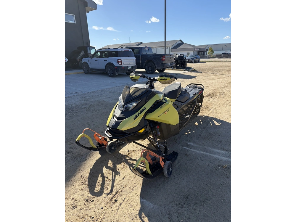 2025 Ski-doo Backcountry Xrs 146x2 850 Turbo 10.25" Touchscreen