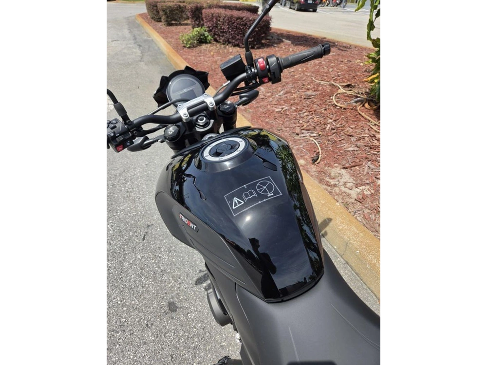 2026 Triumph Trident 800 Jet Black