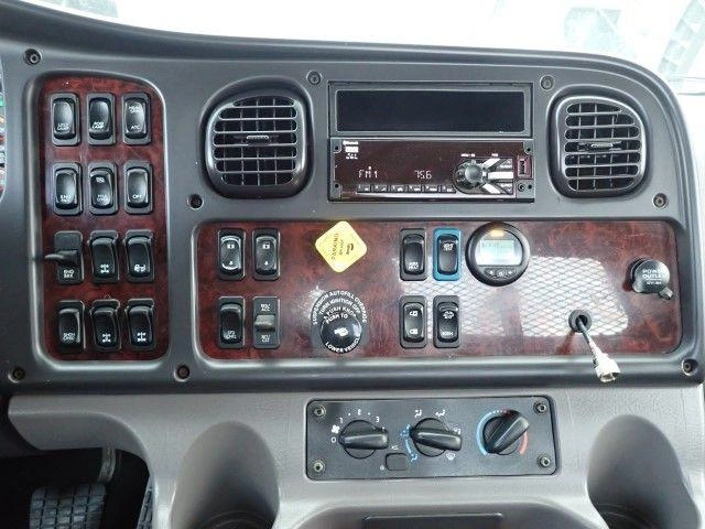 2021 Freightliner M2-112