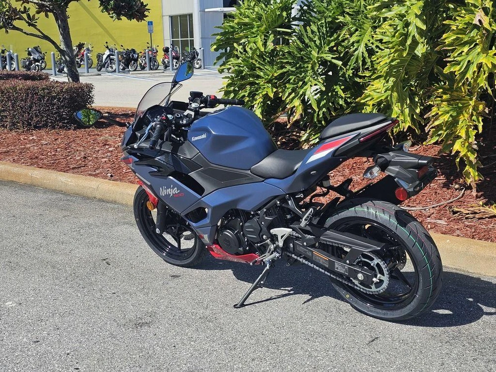 2026 Kawasaki Ninja® 500 Abs Metallic Matte Twilight Blue
