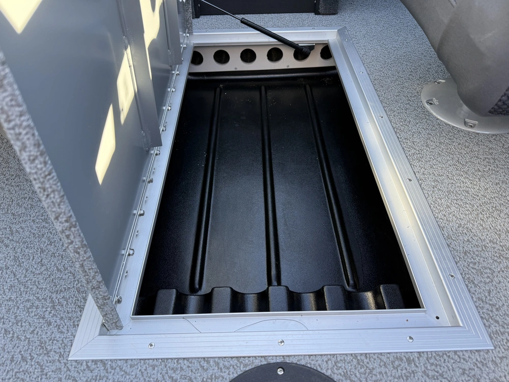 2027 Legend Boats 20 Xt Sport Package alt