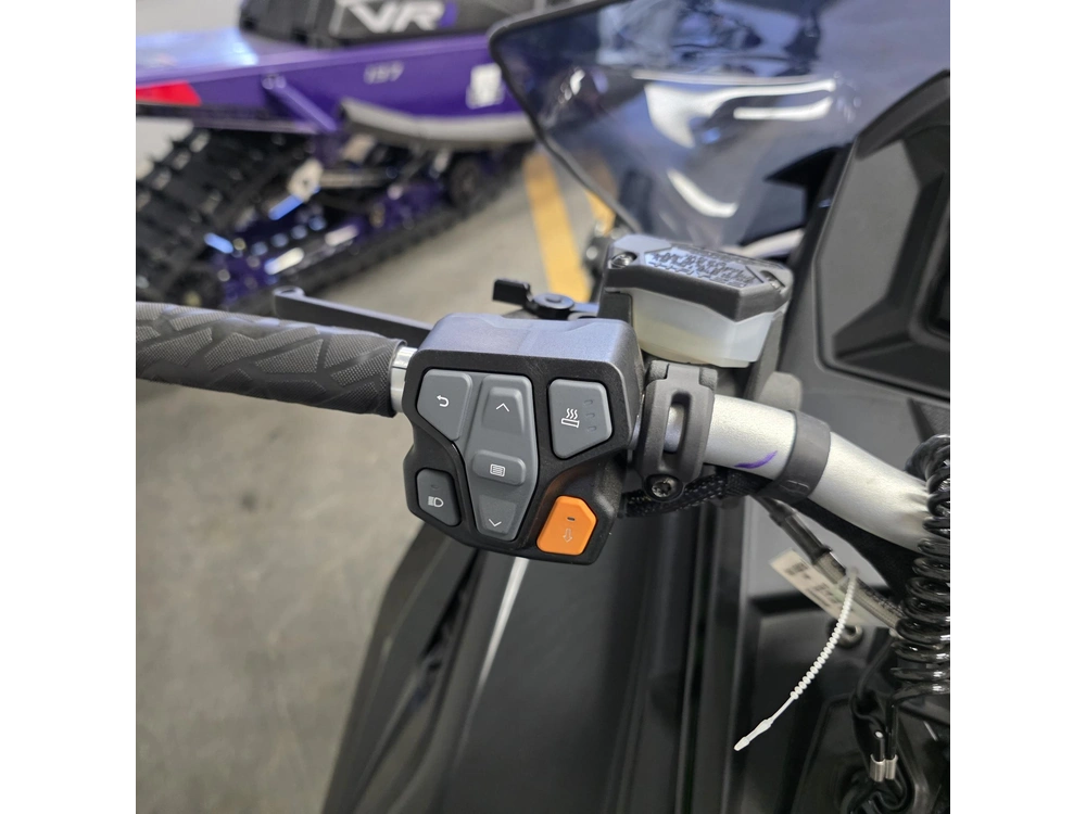 2027 Polaris Prostar S4 Indy Xc 137 alt