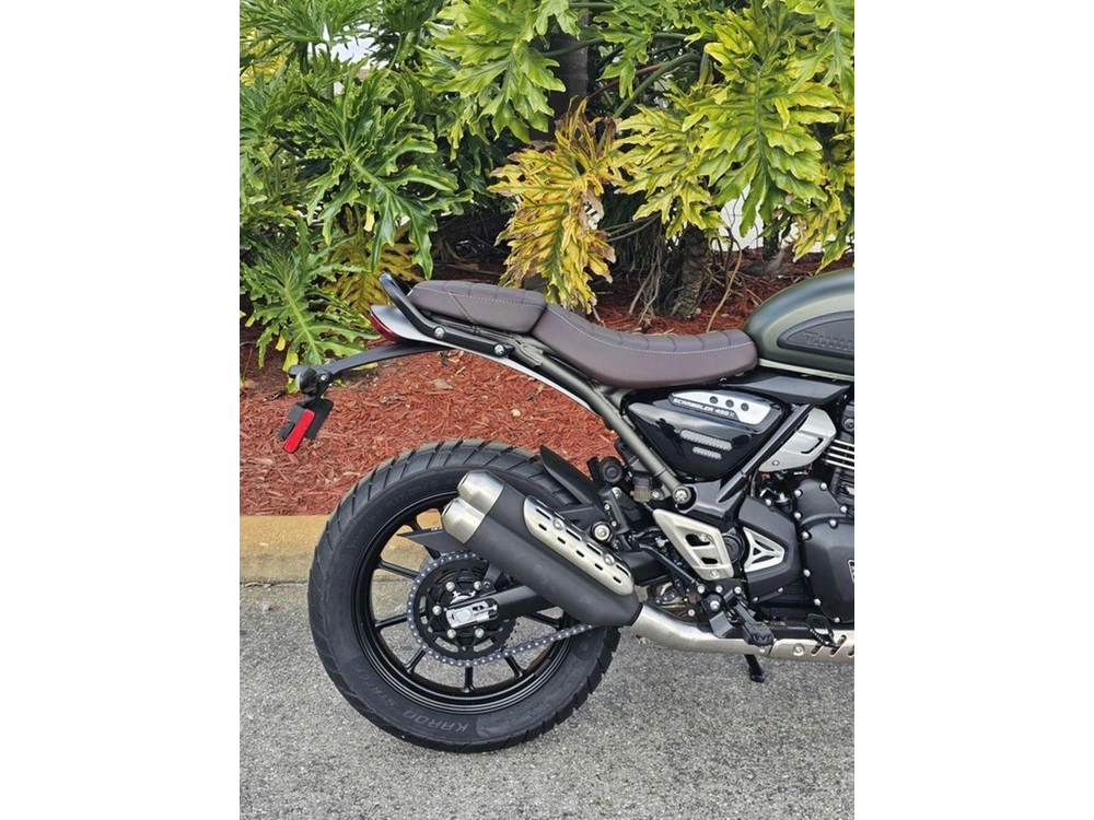 2026 Triumph Scrambler 400 X Matte Khaki Green/matte Fusion White