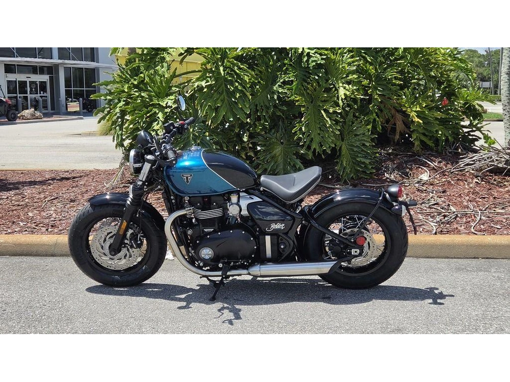 2026 Triumph Bonneville Bobber Interstellar Blue