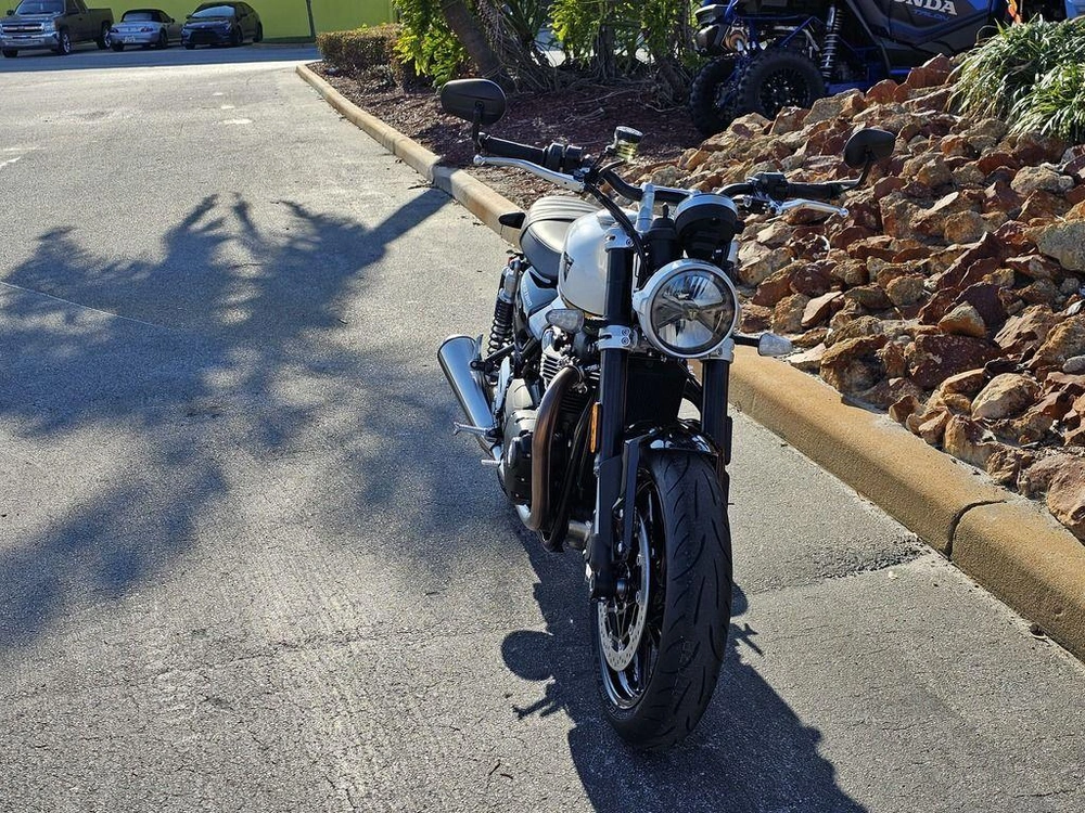 2025 Triumph Speed Twin 1200 Crystal White/sapphire Black