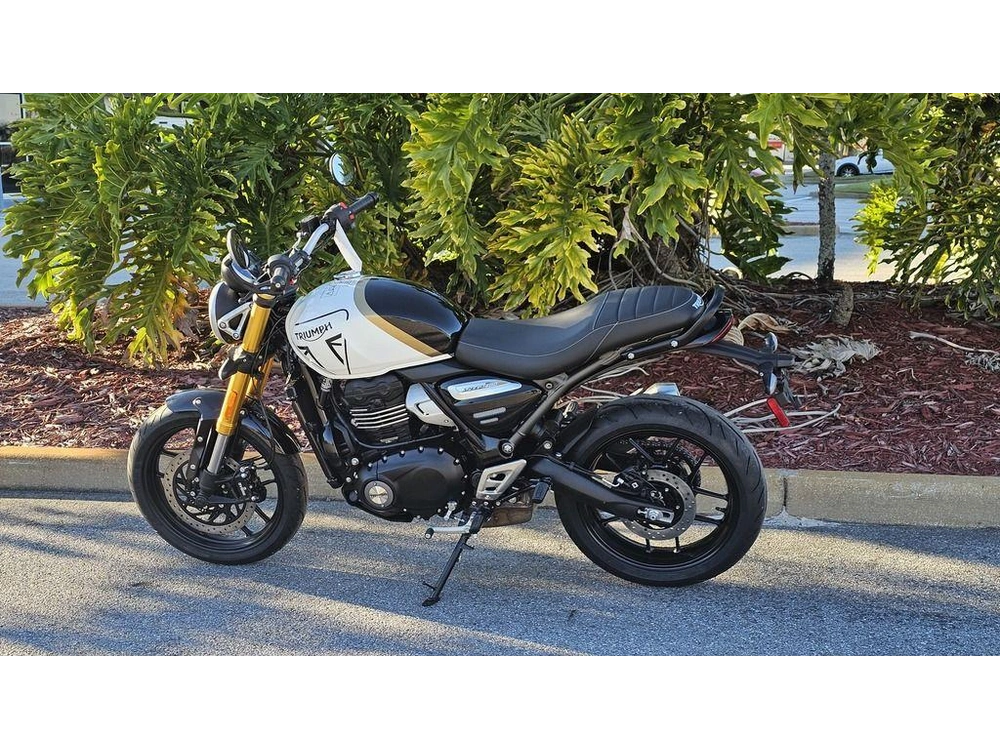 2026 Triumph Speed 400 Pearl Metallic White/phantom Black