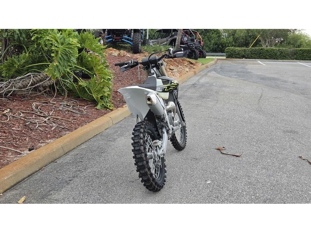 2026 Triumph Tf 450-c Jet Black/ Pure White