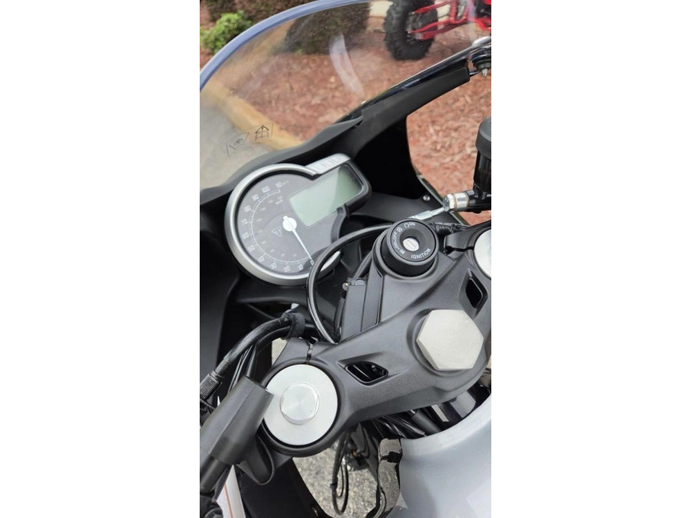 2026 Triumph Thruxton 400 Phantom Black / Aluminium Silver