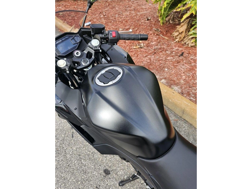 2026 Kawasaki Ninja® 500 Metallic Flat Spark Black