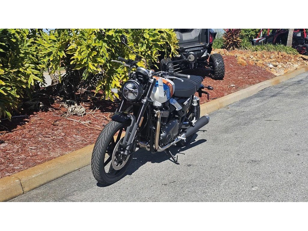 2026 Triumph Speed Twin 900 Pure White/maui Blue/tangerine Orange