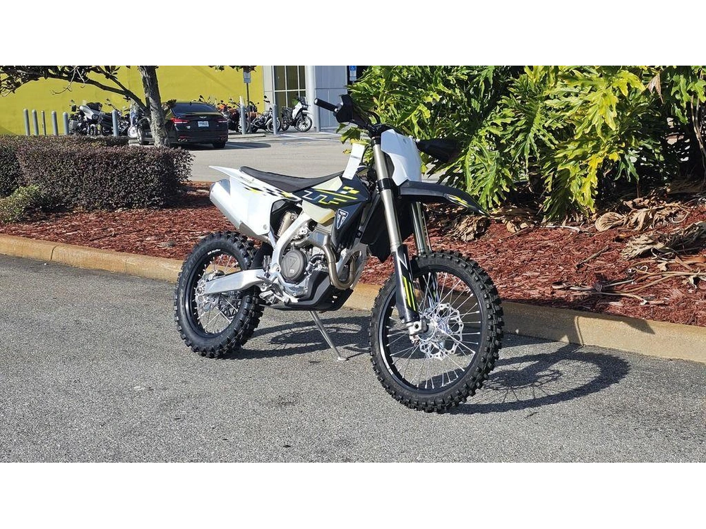 2026 Triumph Tf 250-c Jet Black/ Pure White