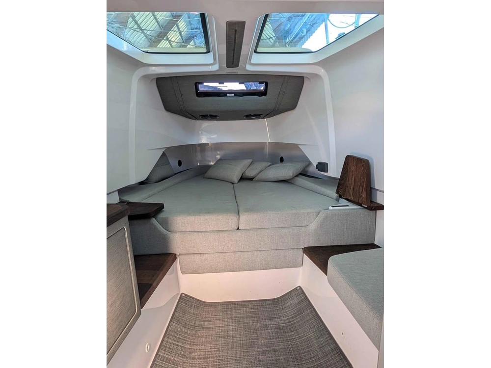 2022 Axopar 37 Cross Cabin Cross Cabin alt