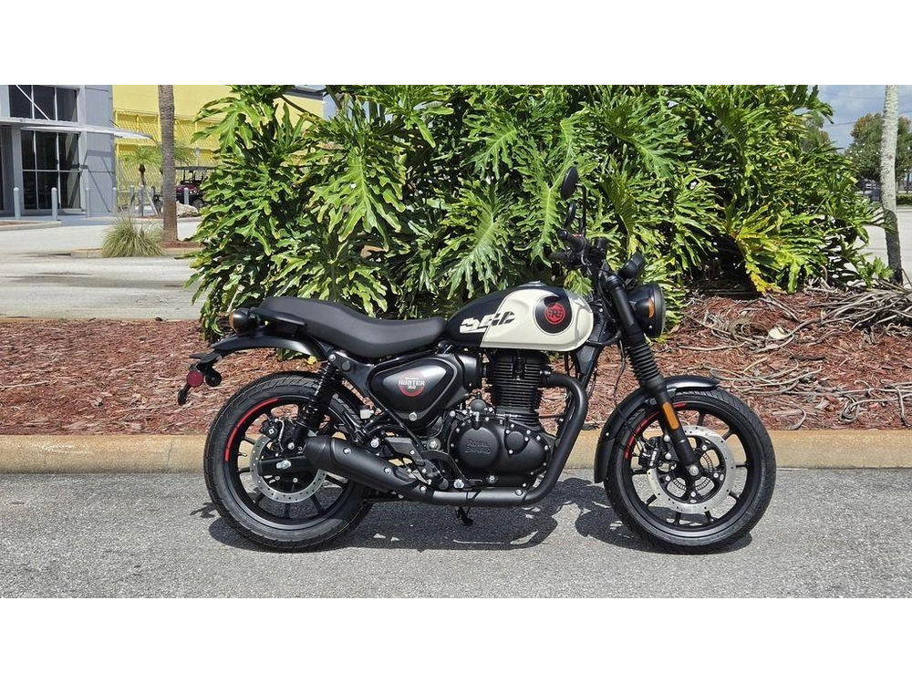 2027 Royal Enfield Hunter 350 Tokyo Black