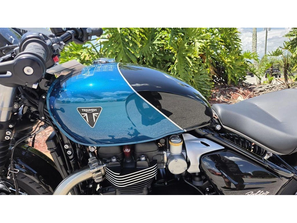 2026 Triumph Bonneville Bobber Interstellar Blue