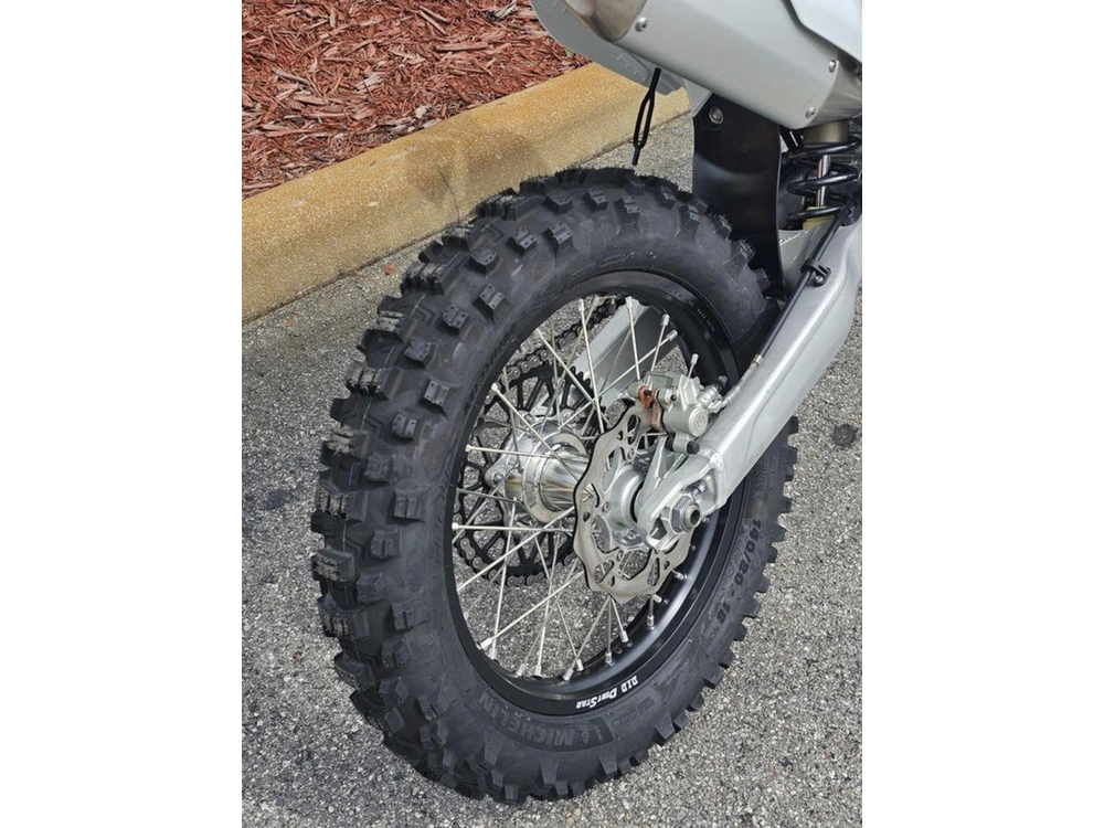 2026 Triumph Tf 250-e Jet Black/pure White