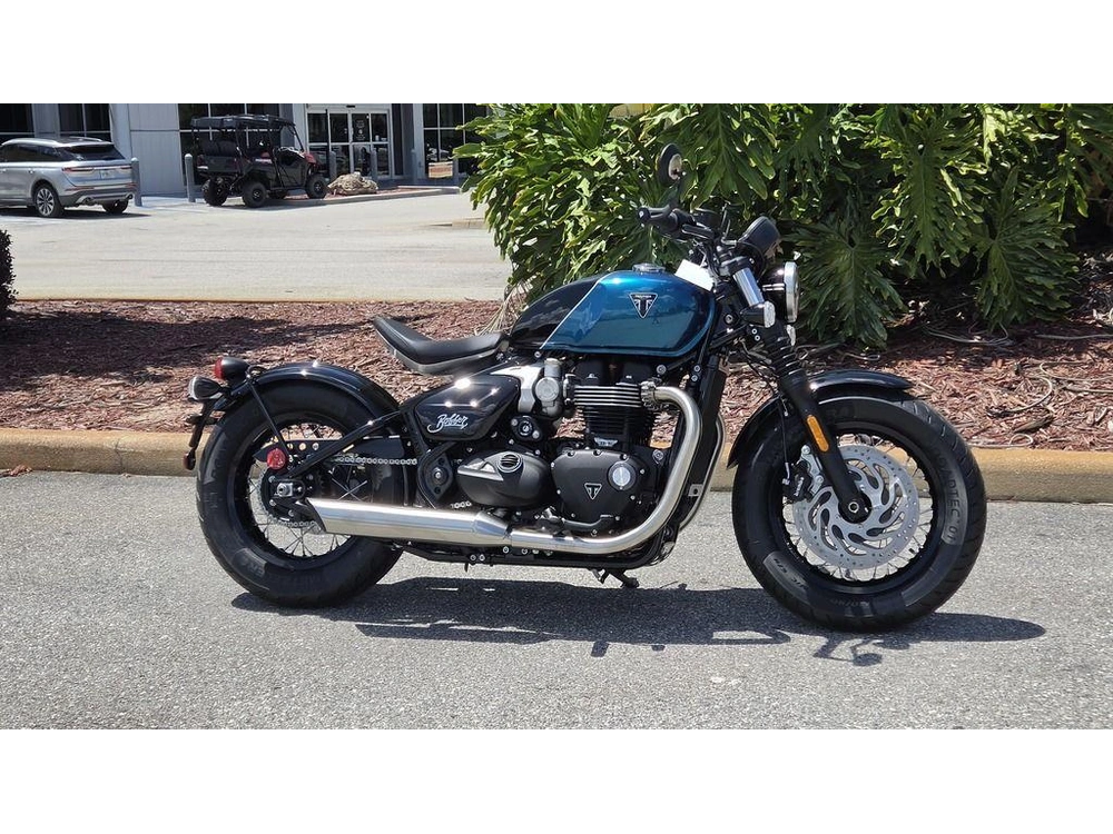 2026 Triumph Bonneville Bobber Interstellar Blue
